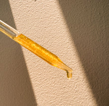 Load image into Gallery viewer, Santal Beach Bronze Glow Shimmering Body Oil
