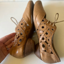 Load image into Gallery viewer, JOSEF SEIBEL European Comfort Laser Cut Leather Oxford Tan size 41/10
