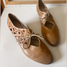 Load image into Gallery viewer, JOSEF SEIBEL European Comfort Laser Cut Leather Oxford Tan size 41/10
